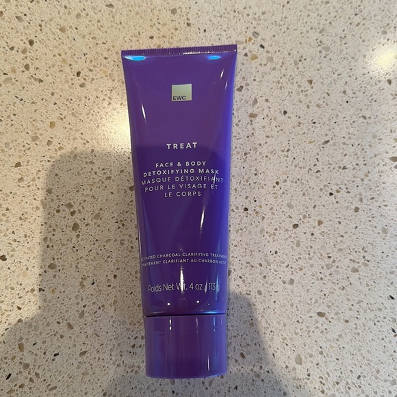 TREAT Face and Body Detoxifying Mask - Picture 3 of 4